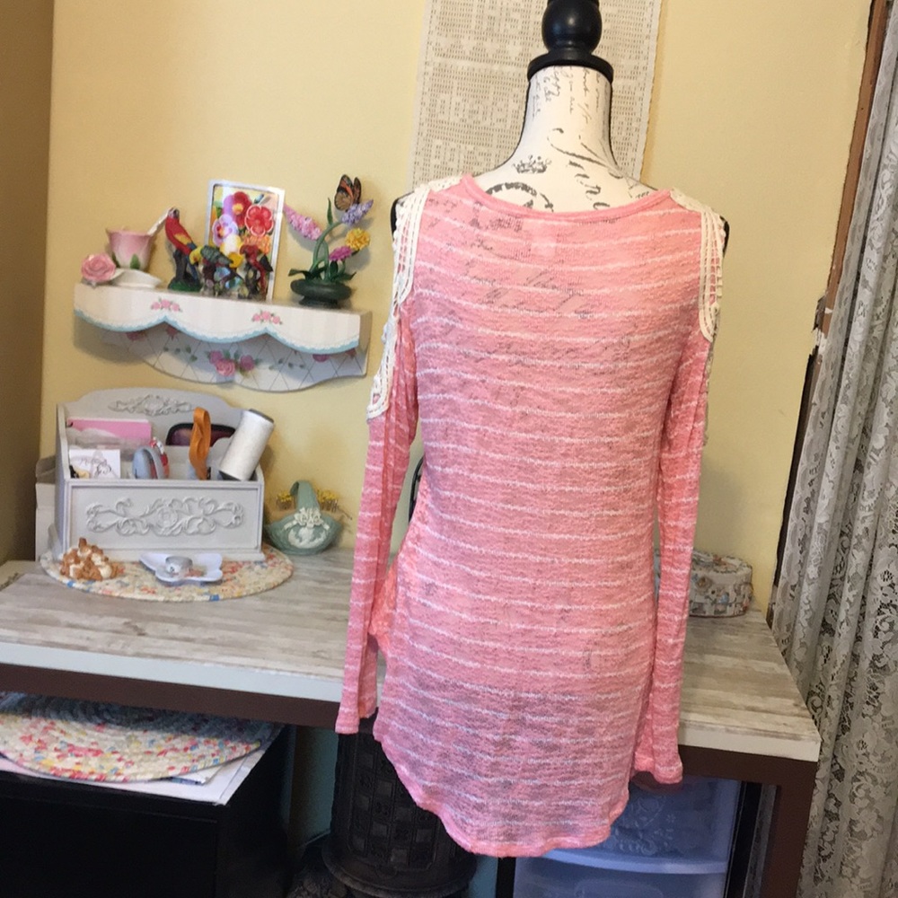 Cold shoulder top - Picture 3 of 5